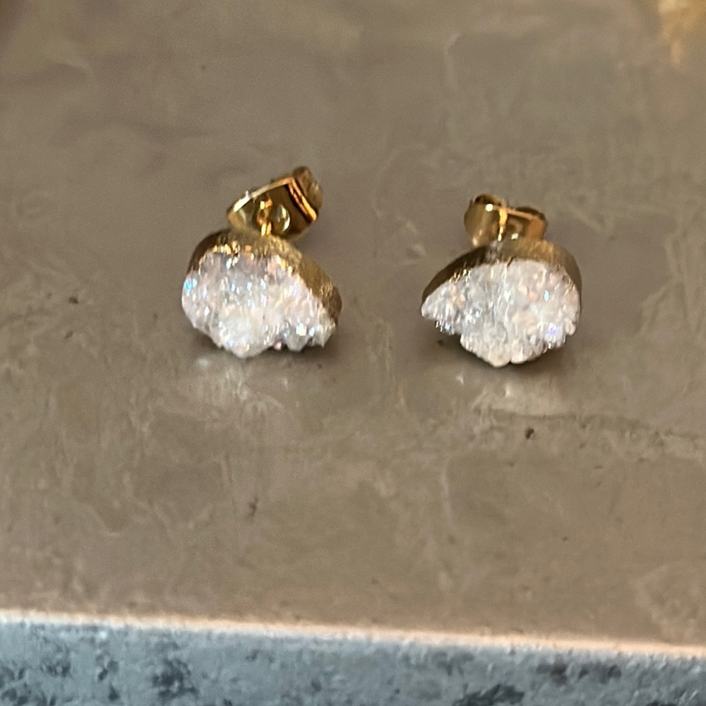 pierced earrings druzy gold plate small 1/4” teardrop shape dimensional posts